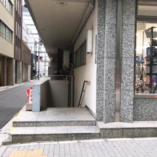 ワカ末ビル(7階:サービスオフィス) 外観