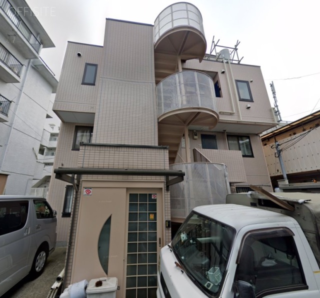 星と月と空とビル 外観