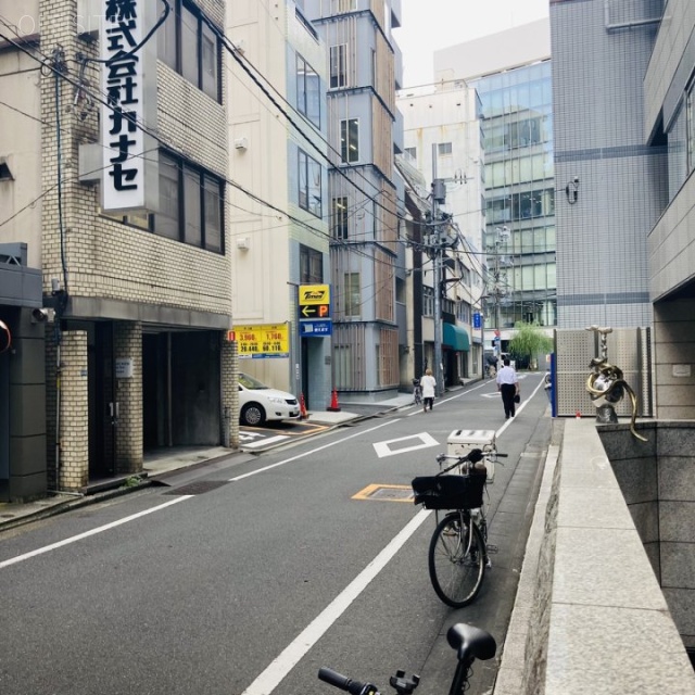 スヂノビル ビル前面道路