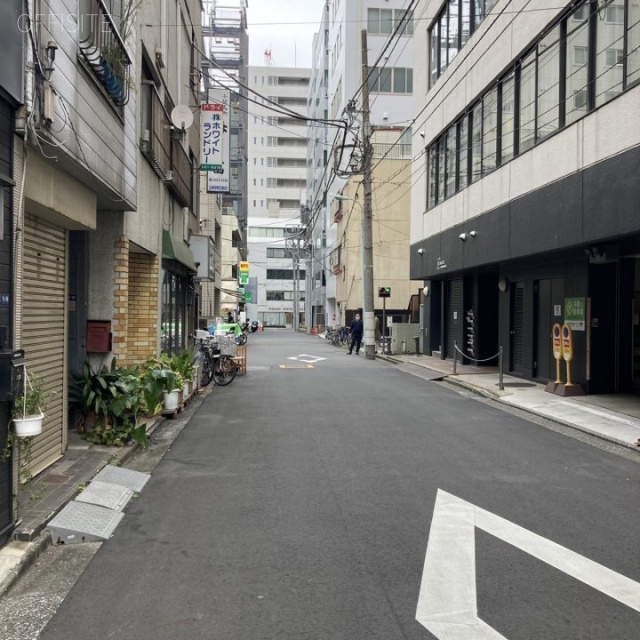 NOVEL WORK Kodenmacho ビル前面道路