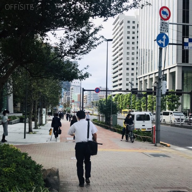 小林ビル ビル前面道路
