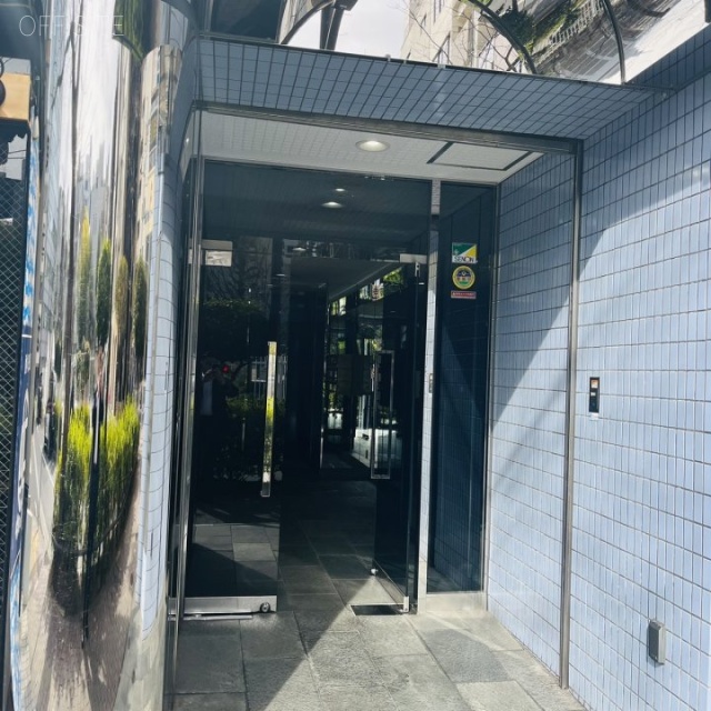 岩本和裁ビル エントランス