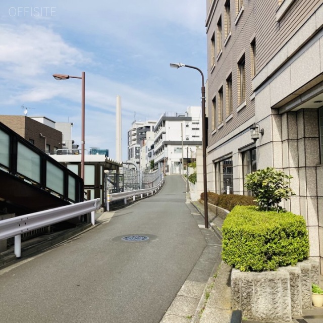 WAVE代官山 ビル前面道路