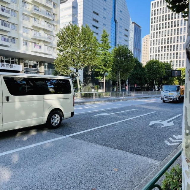 グーゴルプレックス・ミレニアムビル ビル前面道路