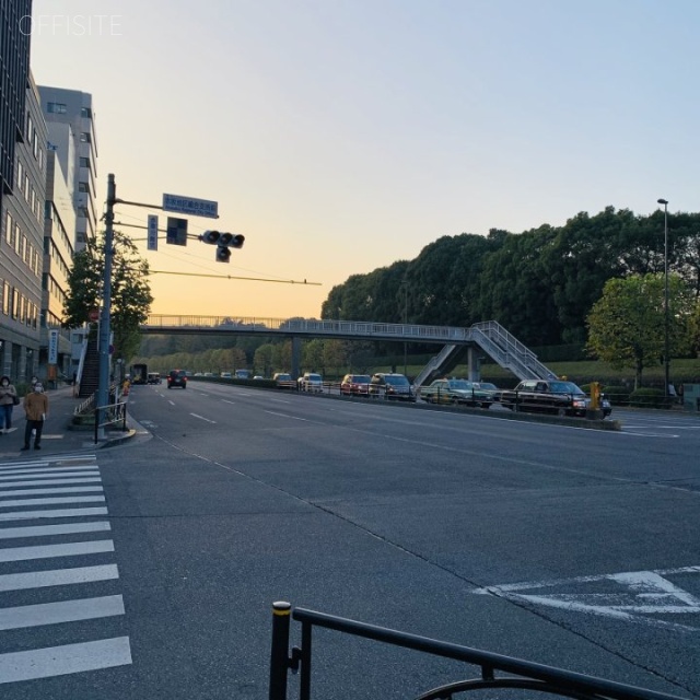 赤坂ガーデンシティ ビル前面道路