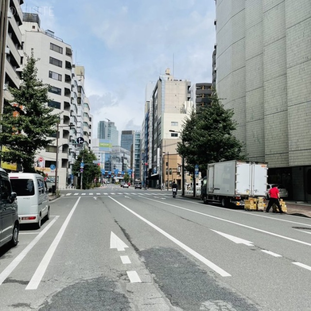 岩本町ツインビル ビル前面道路