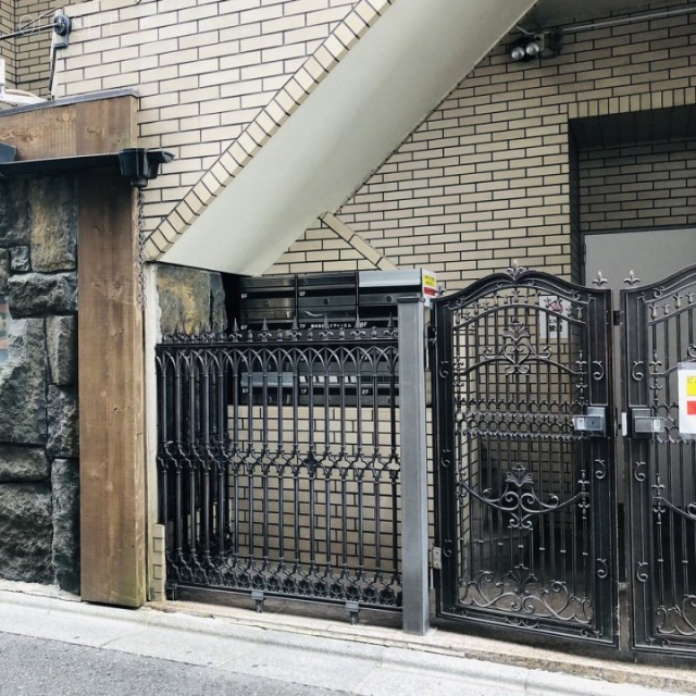 バイナリー北青山 エントランス