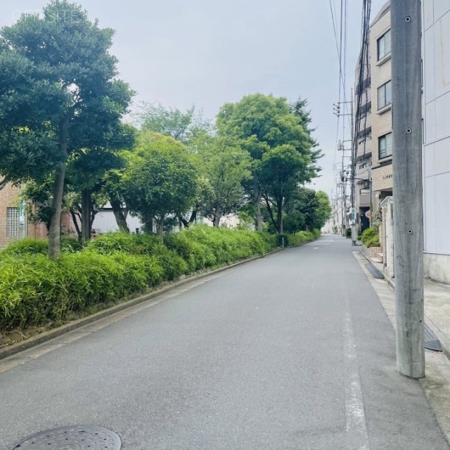 リリービル 前面歩道