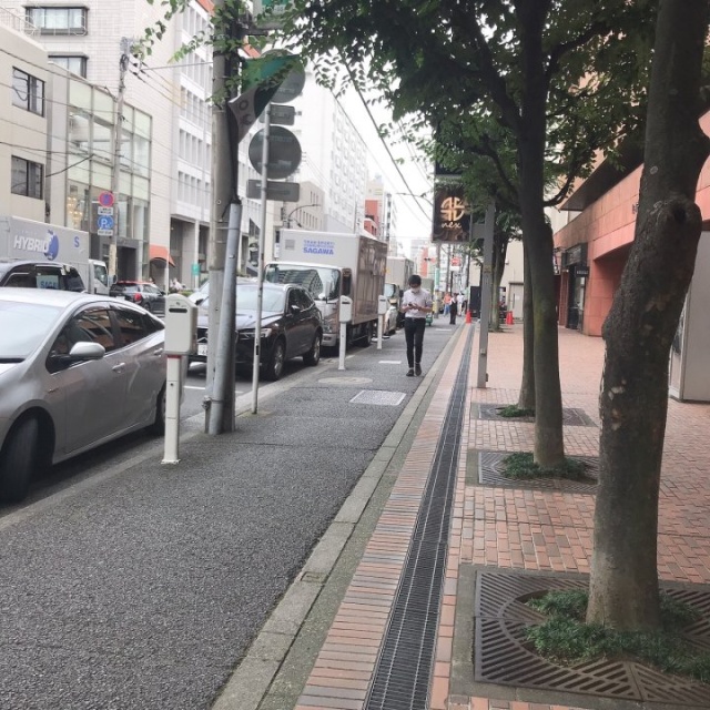 SANWA南青山ビル 前面は骨董通り