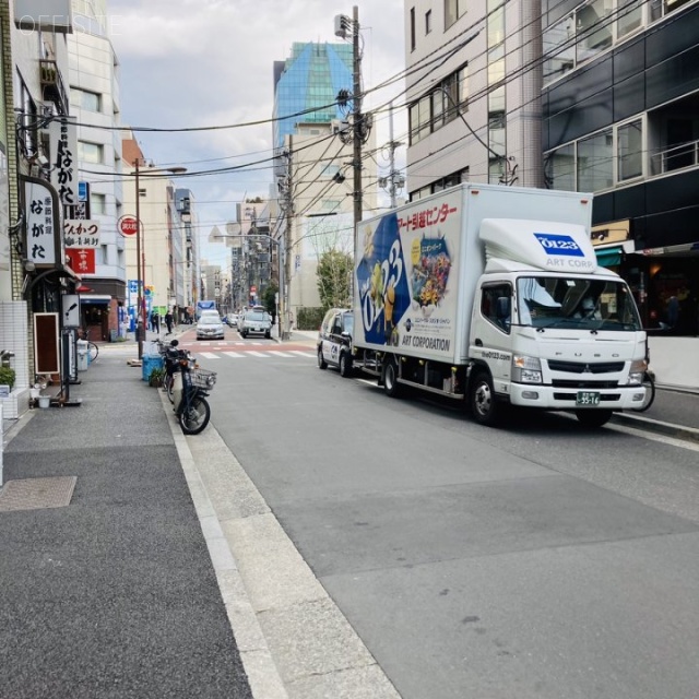 エスペランサ神田小川町 ビル前面道路
