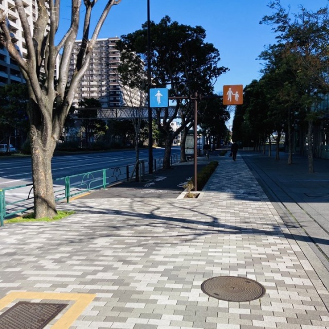 晴海プライムスクエア 前面歩道