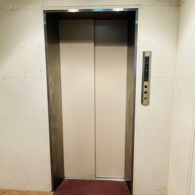 ウスイ紀尾井町ビル エレベーター