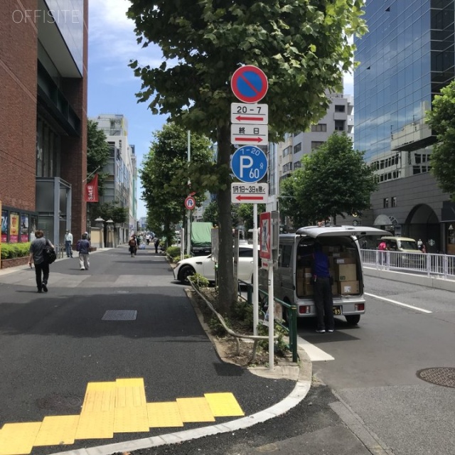 いちご神宮前ビル ビル前面道路