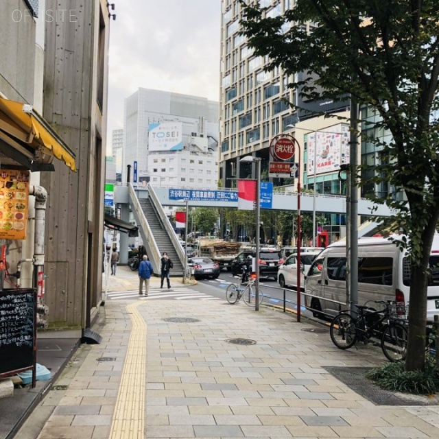 青山KKビル ビル前面道路