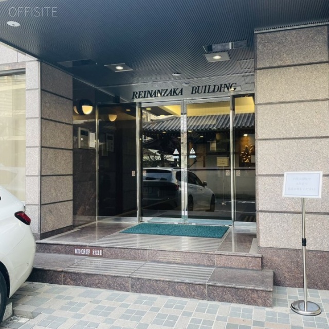 霊南坂ビル オフィスビル出入口