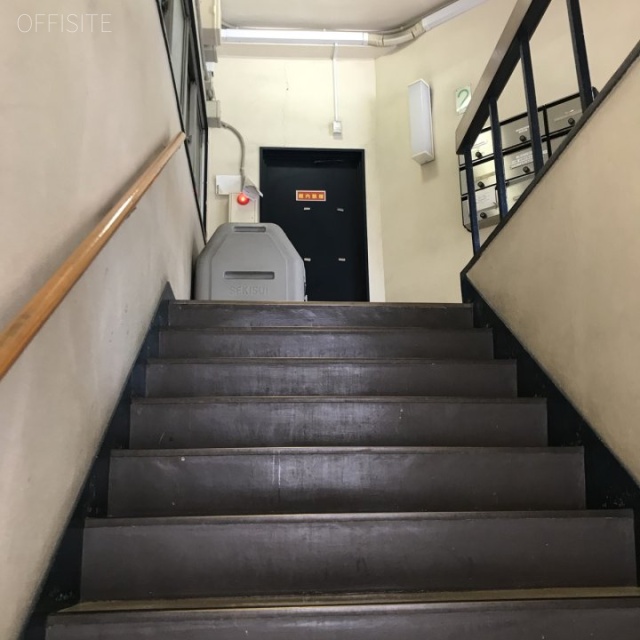 新宿南口ビル エントランス