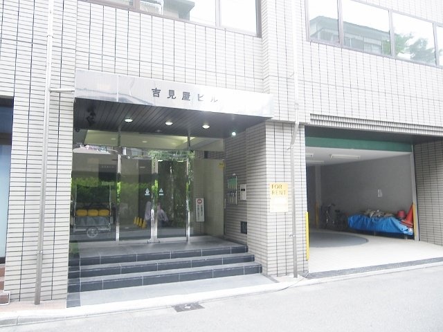 正進社ホールディングスビル エントランス