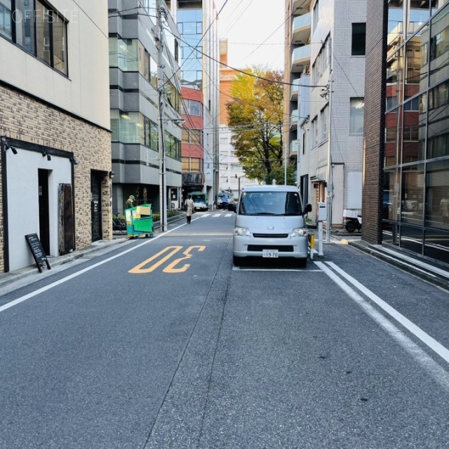 GEMINI-ONE ビル前面道路