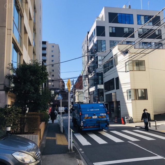 ヴェルディ赤坂 ビル前面道路