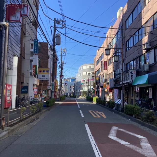 新井薬師駅前ビル ビル前面道路