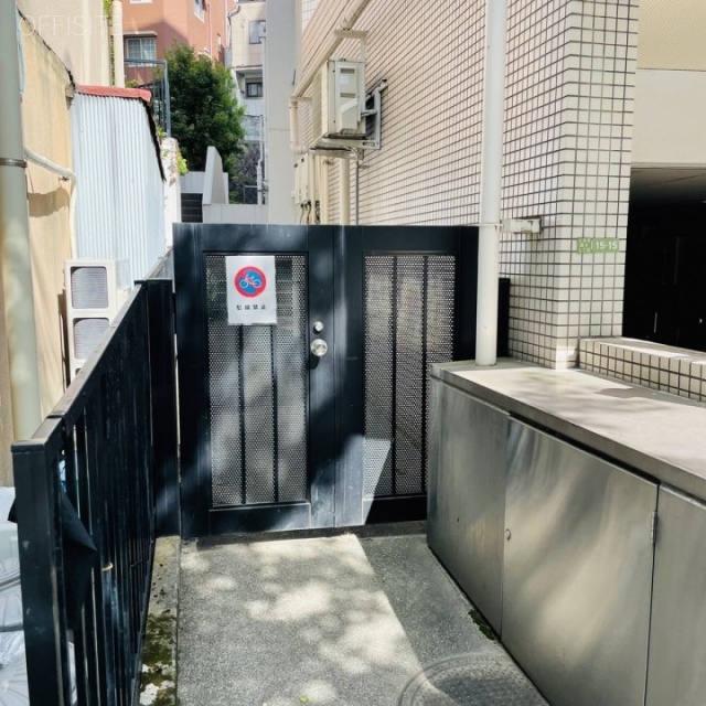 KDX春日ビル エントランス