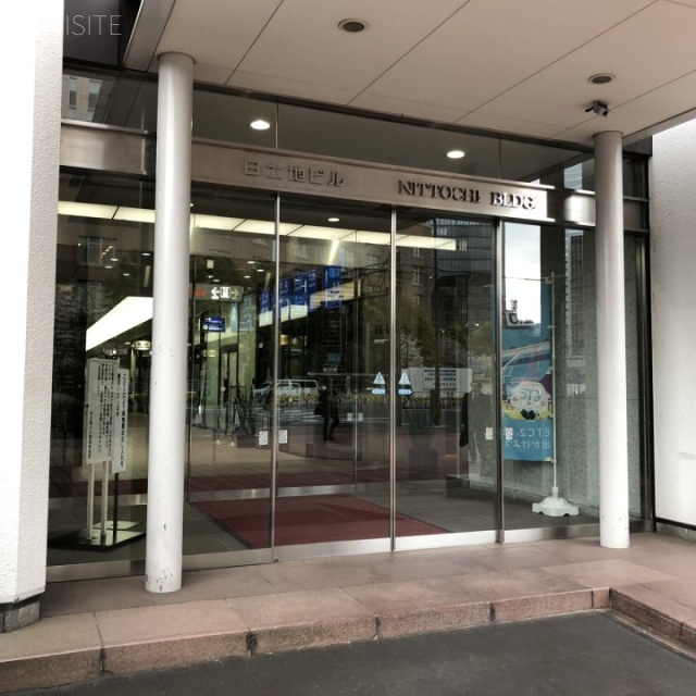 日土地ビル エントランス