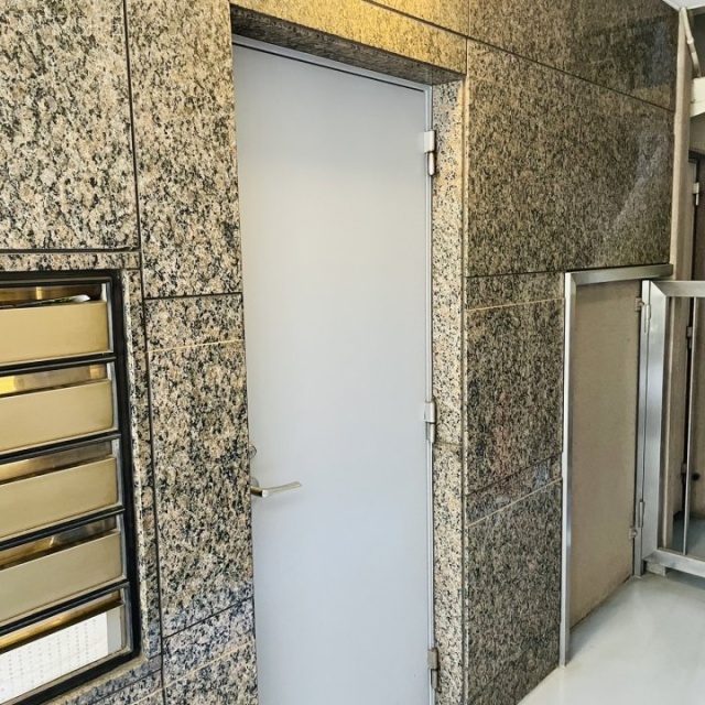 第2DMJビル 通用口