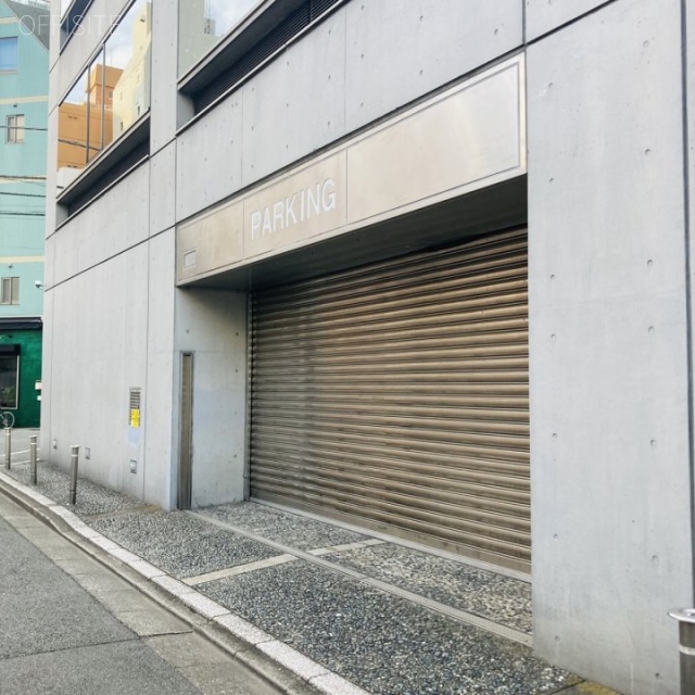 ジニアスビル 駐車場