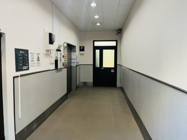 宝ビル エントランス