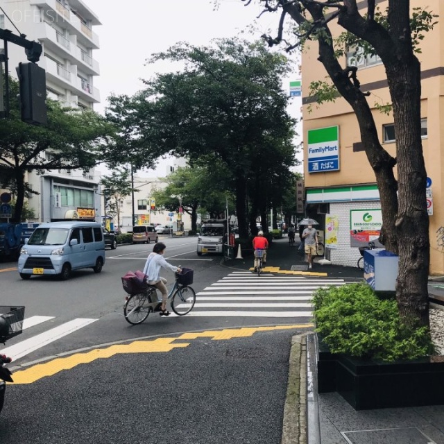 いちご中野ノースビル ビル前面道路