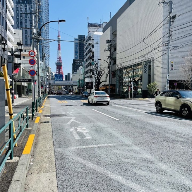 青葉六本木ビル 前面に外苑東通り