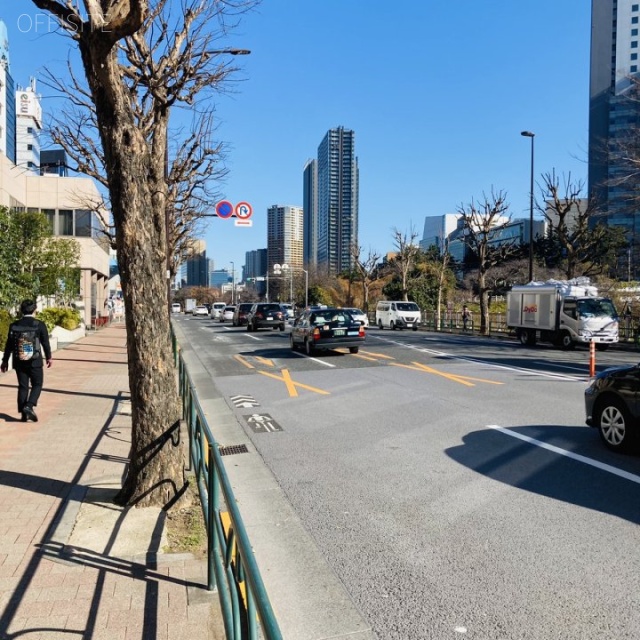 市ヶ谷クロスプレイス ビル前面道路