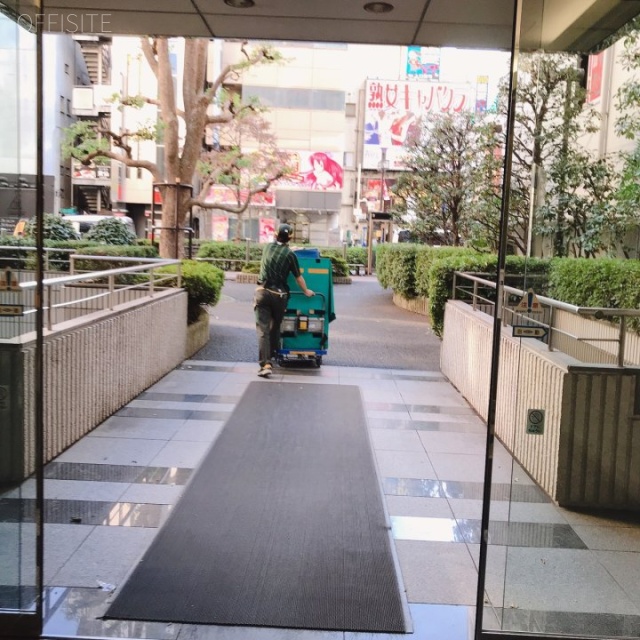 池袋青柳ビル エントランス
