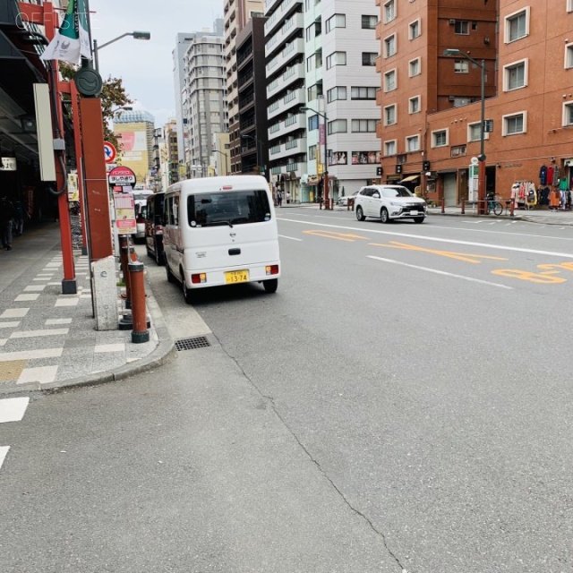 浅草1丁目ビル ビル前面道路