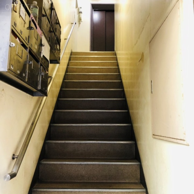 江夏ビル エントランス