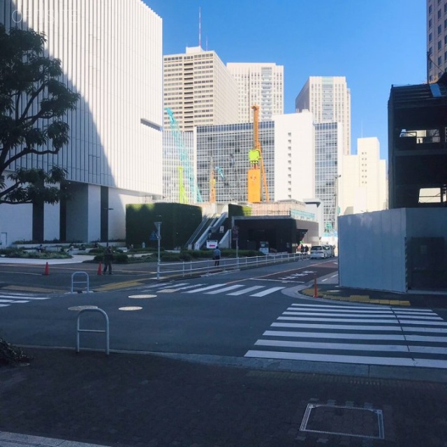 虎ノ門ツインビルディング ビル前面道路
