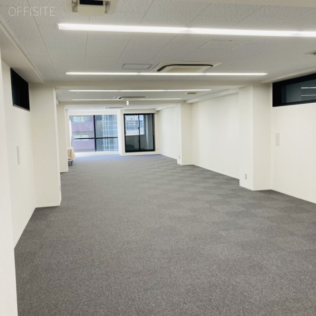 エヌワンビル 室内