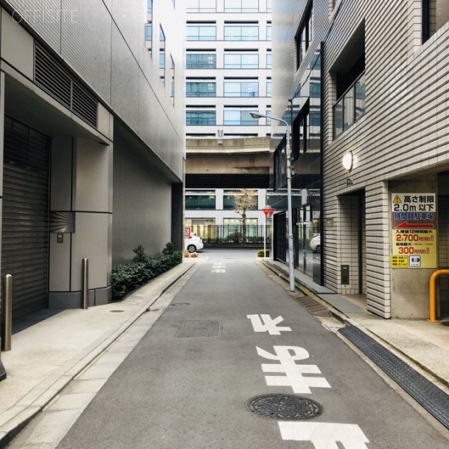 TOWA秋葉原 ビル前面道路