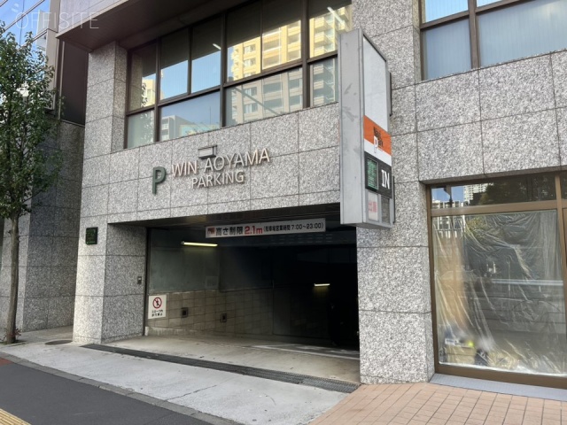 ウィン青山 駐車場