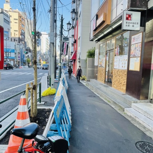 第一天神ビル 前面歩道