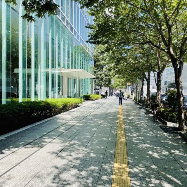 パシフィックセンチュリープレイス丸の内 前面歩道