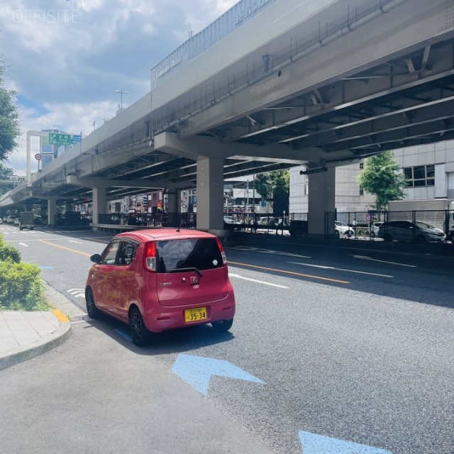 三恵ビル 前面に昭和通り