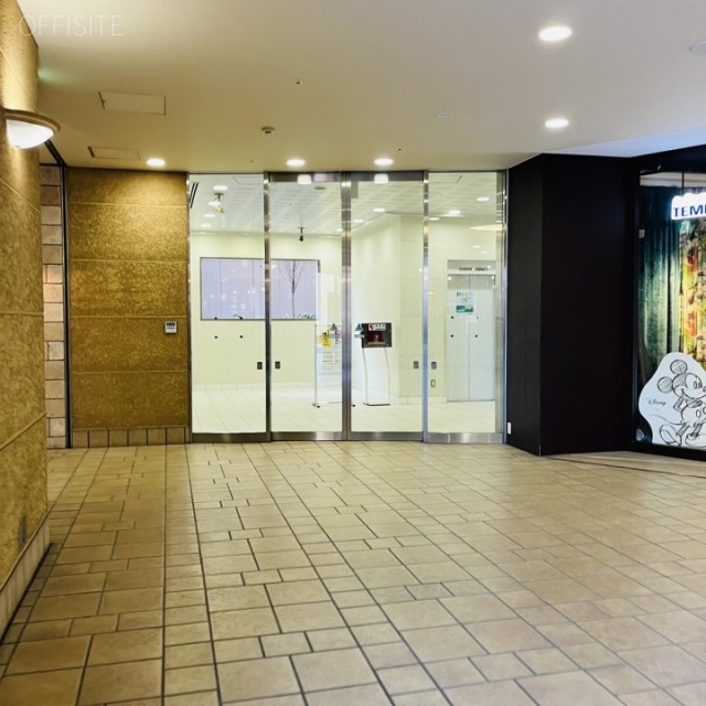 青山サンクレストビル エントランス