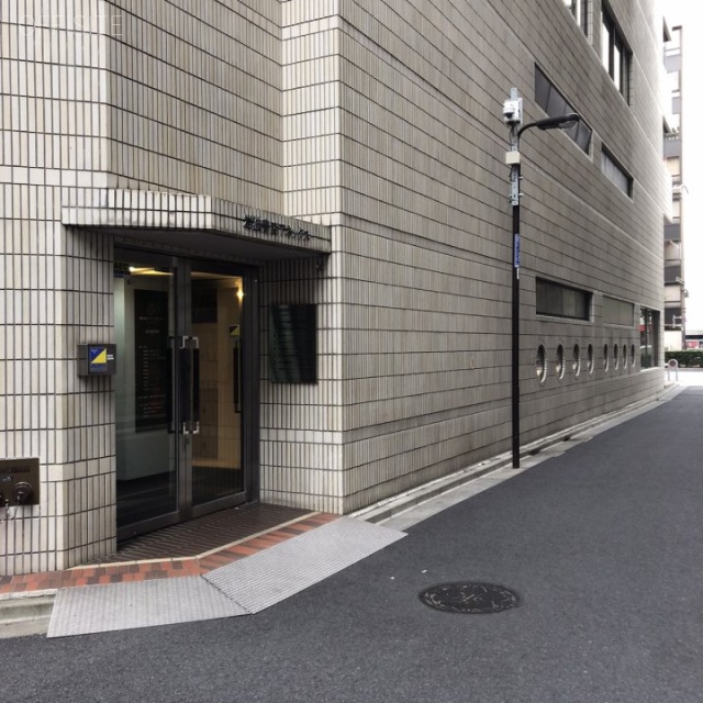 岩波書店アネックスビル エントランス