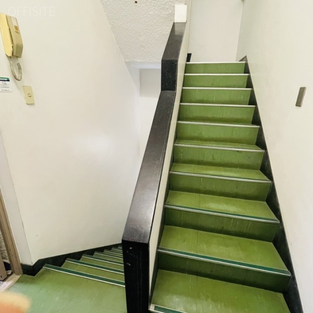 越智産業第二ビル 内階段