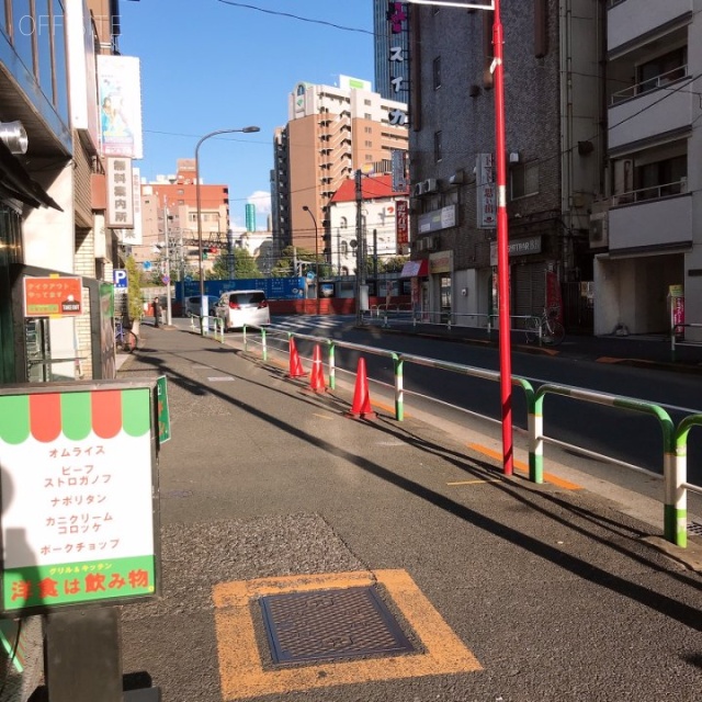 豊ビル ビル前面道路