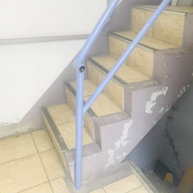 仲通りビル エントランス