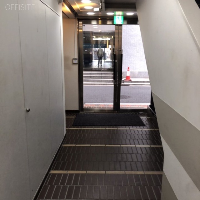 岩波書店アネックスビル エントランス