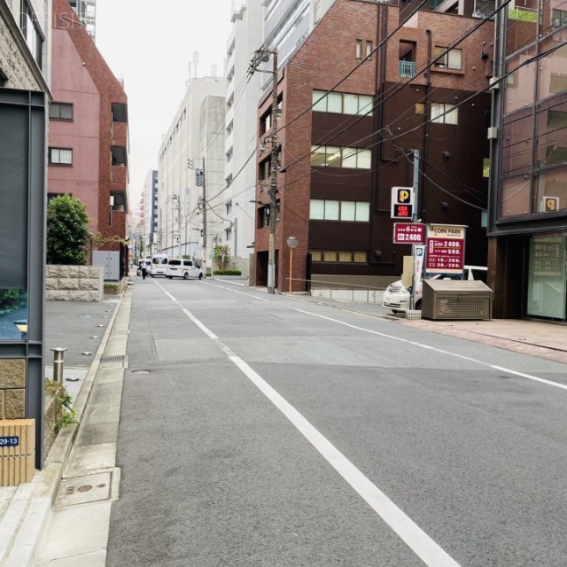 TSG御苑ビル 前面道路