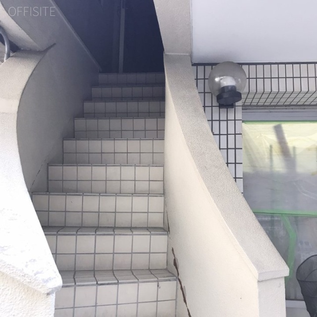 ユーエスビル 階段